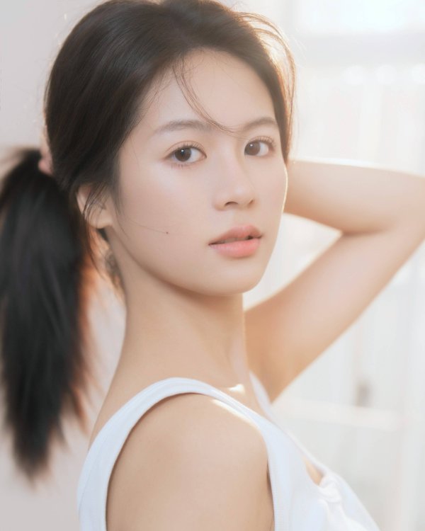 长春股票配资网 1分钟浏览娱乐圈热搜：翁虹女儿最美星二代引热议