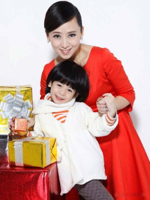 在线股票配资网 结婚18年夫妻分居3年，翁虹回应女儿出道：爸爸管太严出不了道